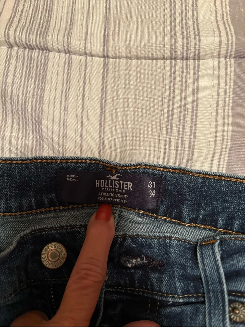Hollister Men’s Relaxed Blue Denim Jeans